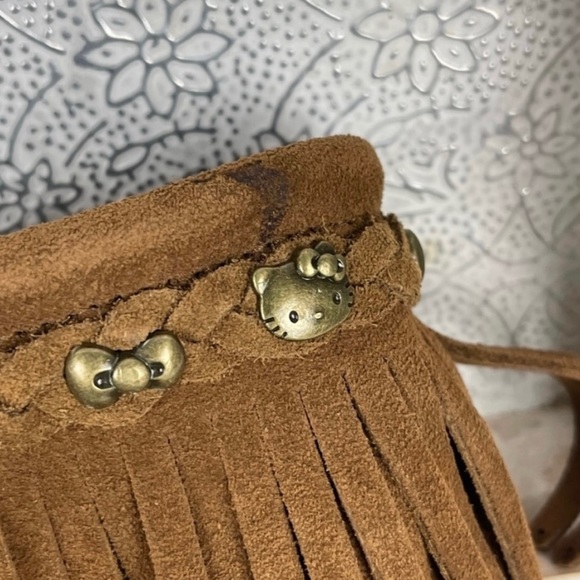 Minnetonka Hello Kitty Limited Edition Booties Brown Suede Leather NWT SZ 6 Rare - Picture 4 of 8